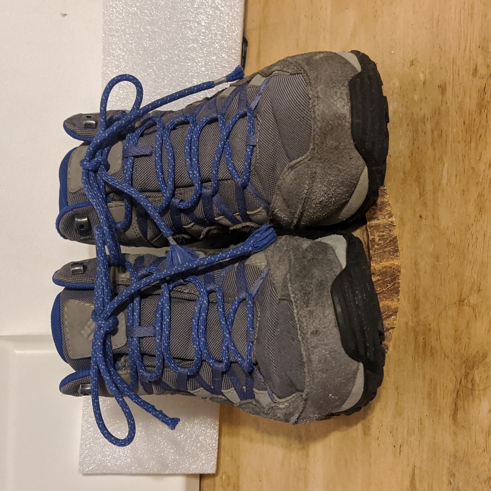 Columbia Women’s Wahkeena Waterproof Suede Mid Sneakers Gray Blue Size 9